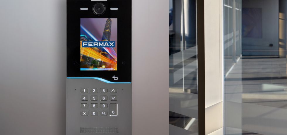 Fermax conecta sus placas de calle 4G Connect con la tecnología IoT de Telefónica Tech