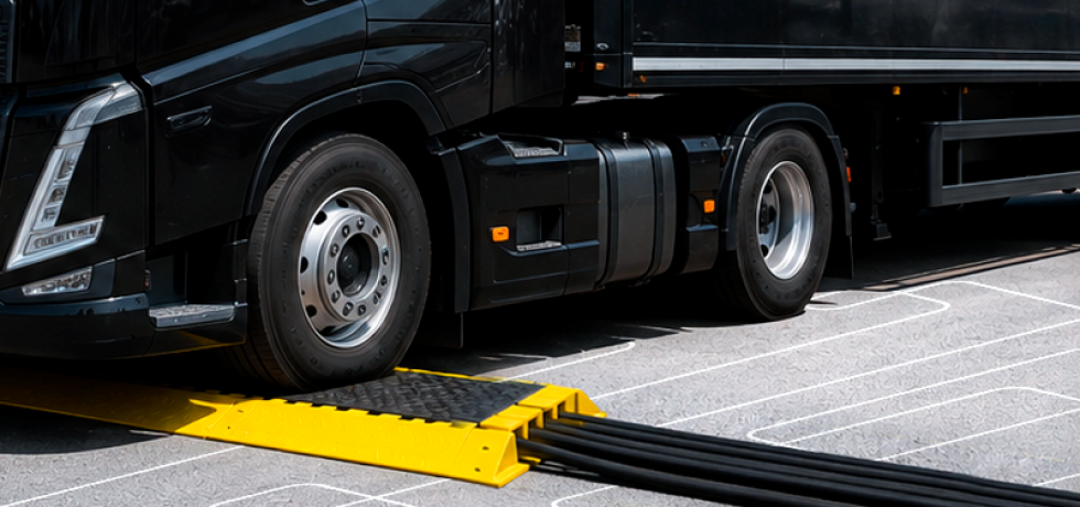  Puentes salvacables, paso seguro para público y vehículos en eventos