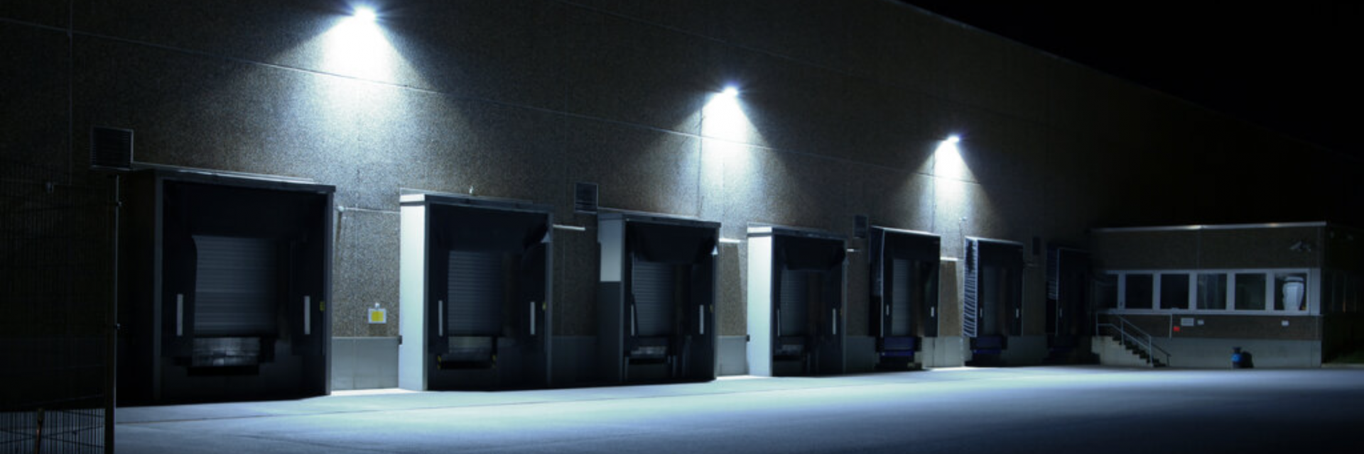  El proyector FLOODLIGHT COMPACT GEN 2 de LEDVANCE combina eficacia, robustez y versatilidad al servicio de la iluminación exterior